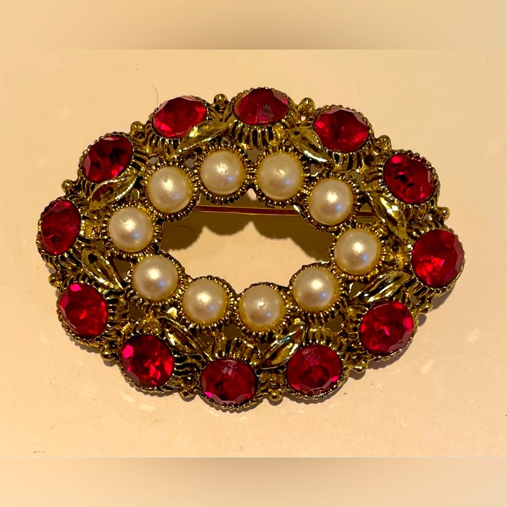 Gold tone ruby red and Pearl rhinestone brooch